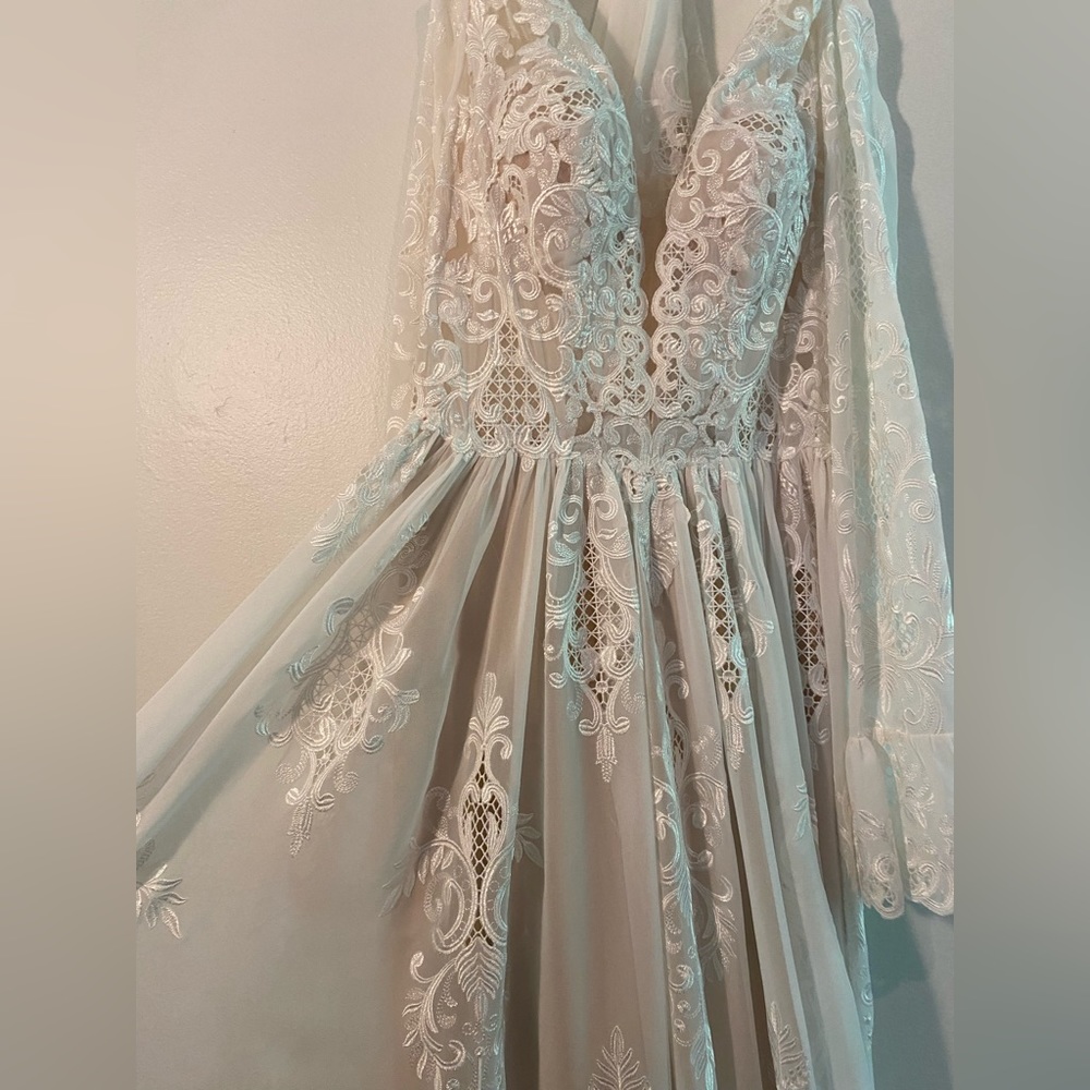 Low’s Bridal • bohemian long sleeve lace wedding dress • size 8
